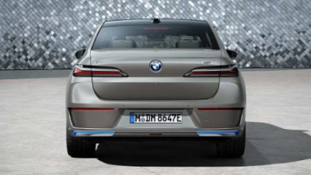 BMW i7 Oxidgrau metallic